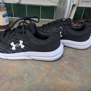 Under Armour Men's Black and White Athletic Shoes